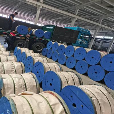 鍍鋅鋼(gang)絲發(fa)貨